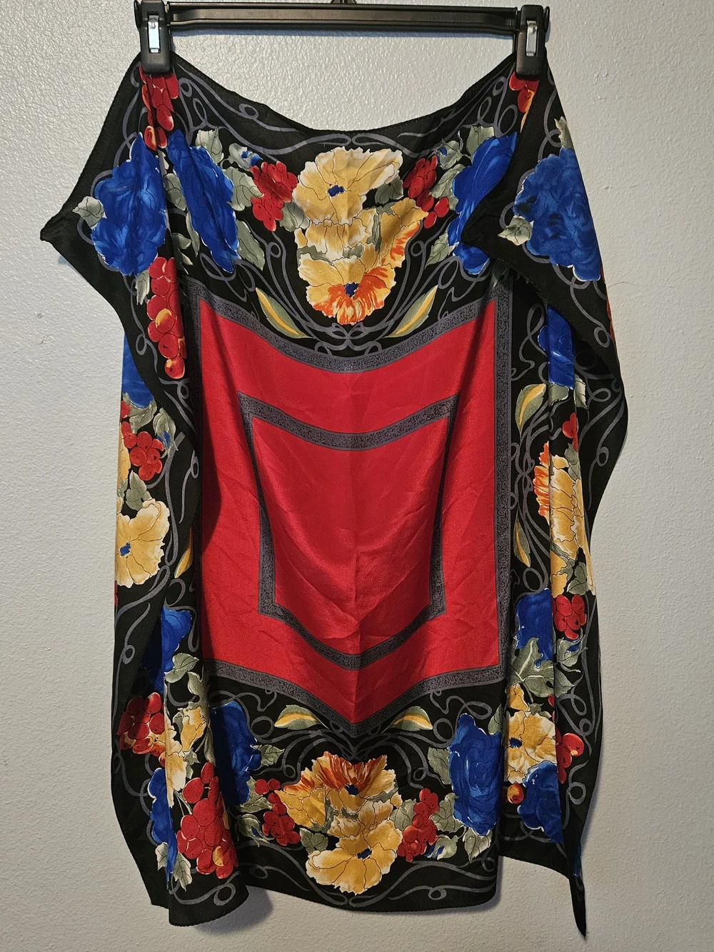 Vintage Vega - Bold Red & Black Floral Silk Scarf - Women's Fashion Wrap